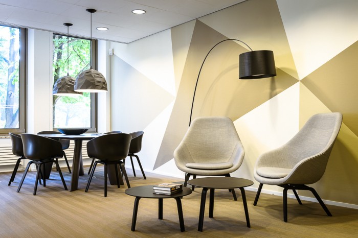 辦公室室員工交流區(qū)的設(shè)計(jì)