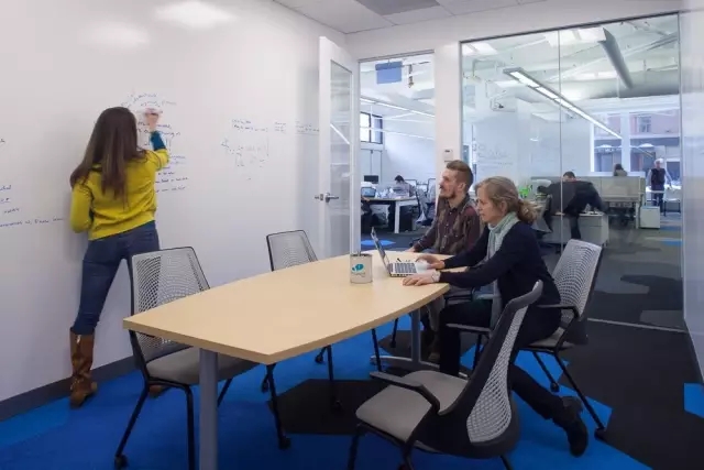 辦公室設(shè)計(jì)辦公室空間創(chuàng)意寫書墻