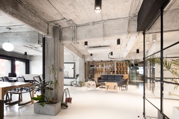工業(yè)風(fēng)和北歐風(fēng)結(jié)合的辦公室設(shè)計