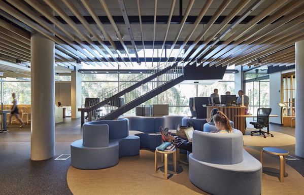 創(chuàng)意園區(qū)的新辦公室設(shè)計