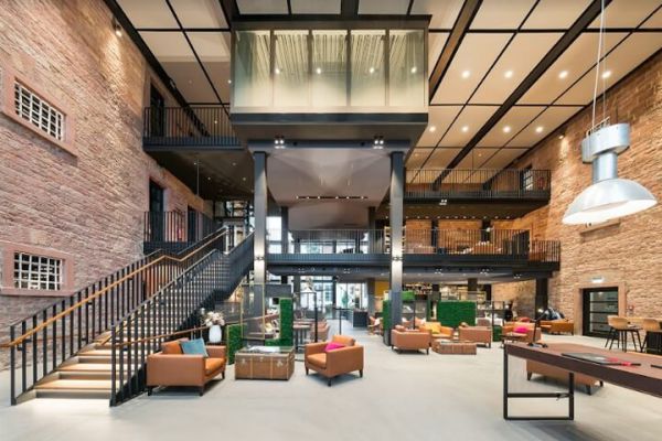 辦公室設(shè)計(jì)可以走簡約低調(diào)路線