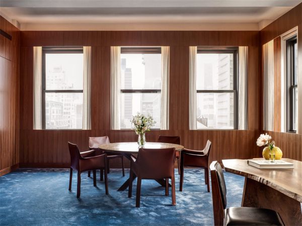 辦公室裝修時一般選擇和技術專業的裝修公司合作,付款的安全系數高